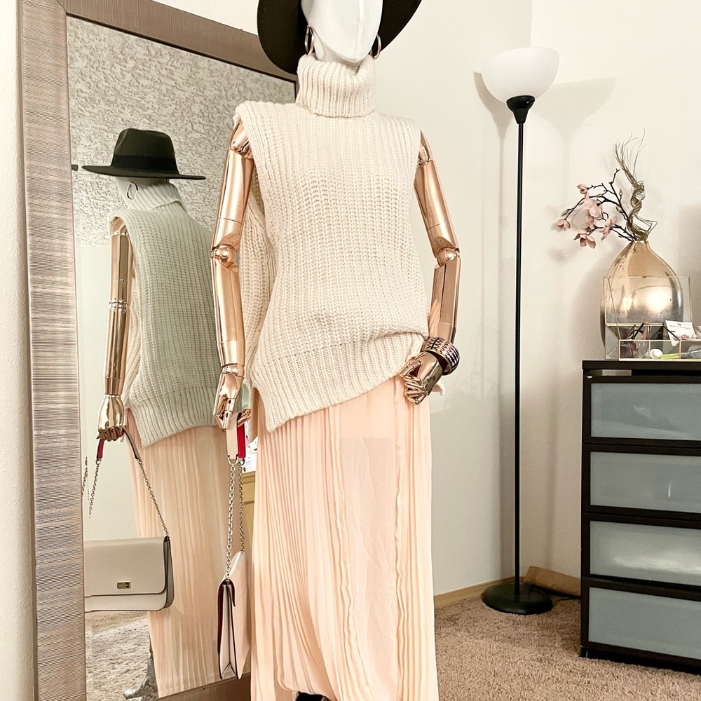 Cream turtle neck sweater vest H&M